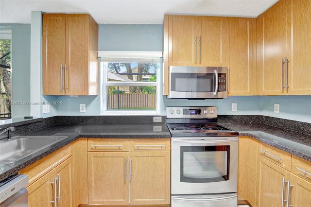 10948 NW 12th Ct, Plantation, FL 33322