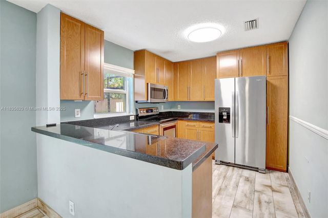 10948 NW 12th Ct, Plantation, FL 33322