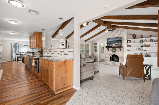 1518 Kenwood Dr, Aransas Pass, TX 78336