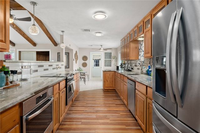 1518 Kenwood Dr, Aransas Pass, TX 78336