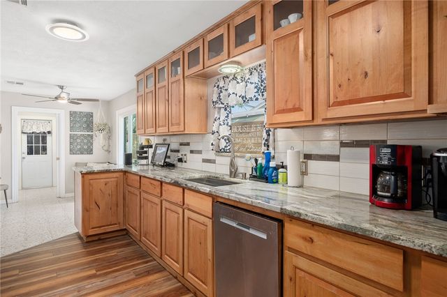 1518 Kenwood Dr, Aransas Pass, TX 78336