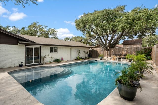 1518 Kenwood Dr, Aransas Pass, TX 78336