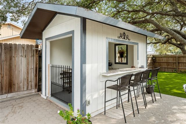 1518 Kenwood Dr, Aransas Pass, TX 78336