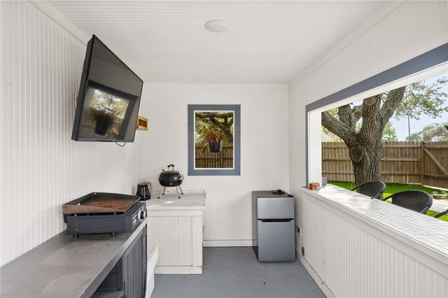 1518 Kenwood Dr, Aransas Pass, TX 78336