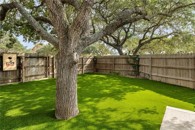 1518 Kenwood Dr, Aransas Pass, TX 78336