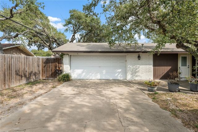 1518 Kenwood Dr, Aransas Pass, TX 78336