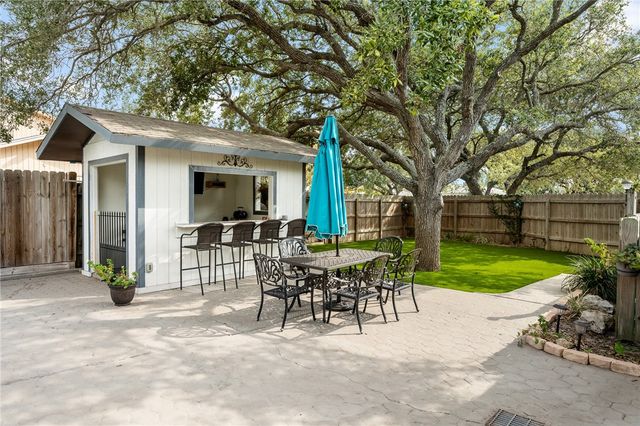 1518 Kenwood Dr, Aransas Pass, TX 78336