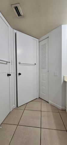 990 Coral Club Dr 990, Coral Springs, FL 33071