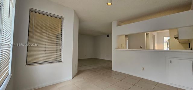 990 Coral Club Dr 990, Coral Springs, FL 33071