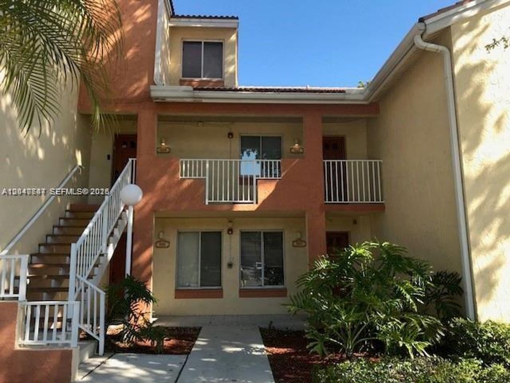 990 Coral Club Dr 990, Coral Springs, FL 33071