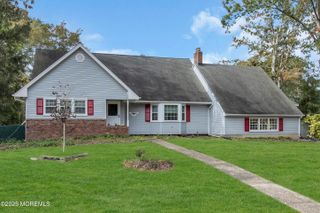 32 Camelot Drive, Toms River, NJ 08755