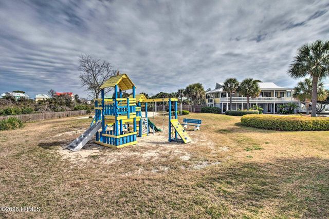3 Cedar Reef Dr Unit E106, Harbor Island, SC 29920