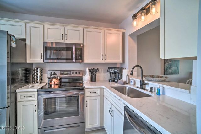 3 Cedar Reef Dr Unit E106, Harbor Island, SC 29920