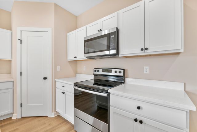 2451 W MacArthur Ct, Wichita, KS 67217