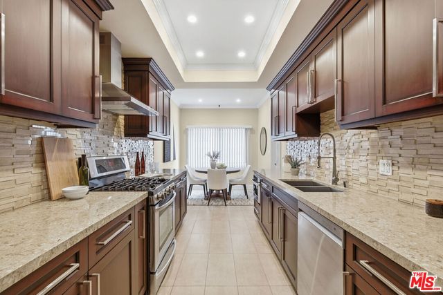 5240 Zelzah Avenue 106, Encino, CA 91316