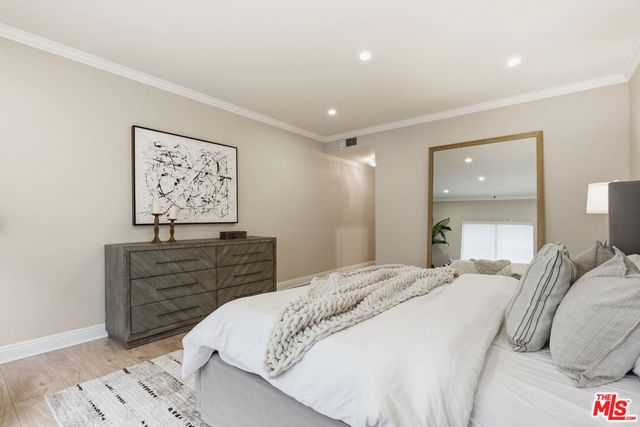 5240 Zelzah Avenue 106, Encino, CA 91316