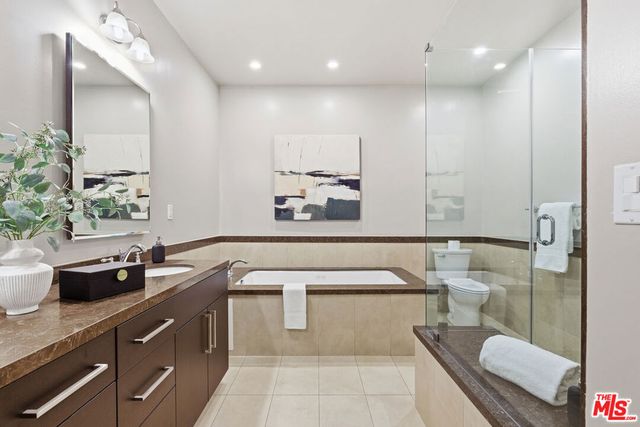 5240 Zelzah Avenue 106, Encino, CA 91316