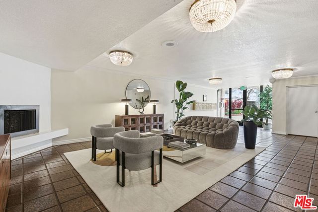 5240 Zelzah Avenue 106, Encino, CA 91316