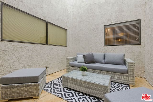 5240 Zelzah Avenue 106, Encino, CA 91316