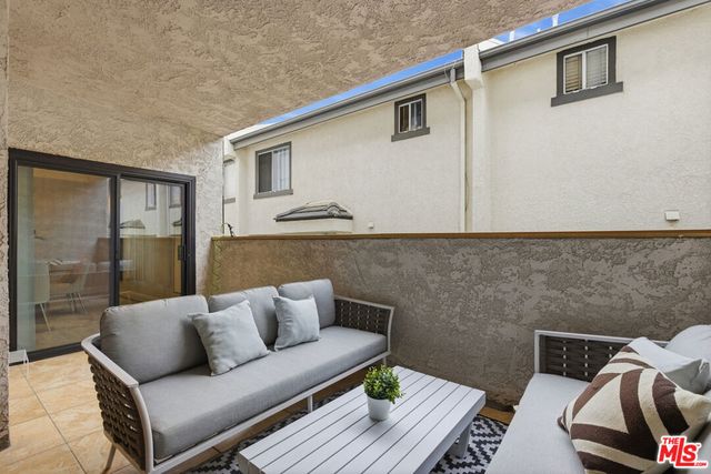 5240 Zelzah Avenue 106, Encino, CA 91316