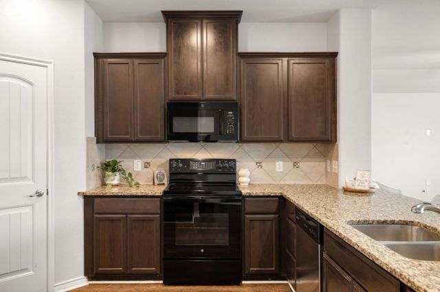 504 Millsap Drive, Van Alstyne, TX 75495