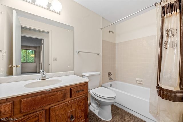 17620 Eastbrook Trail, Chagrin Falls, OH 44023