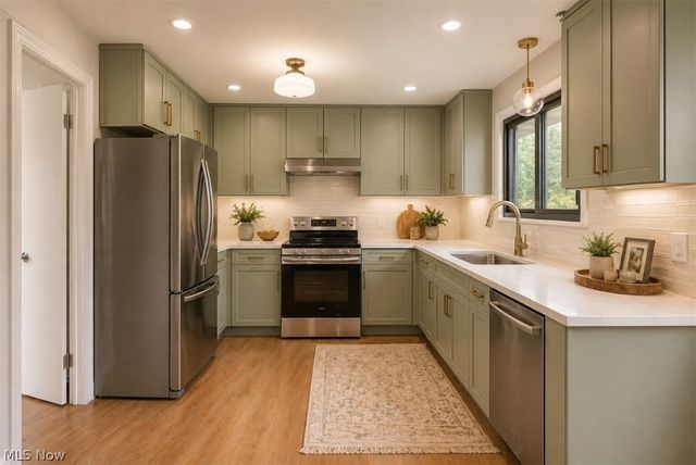 17620 Eastbrook Trail, Chagrin Falls, OH 44023