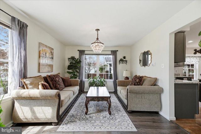 8 MARBLE CT, Sicklerville, NJ 08081