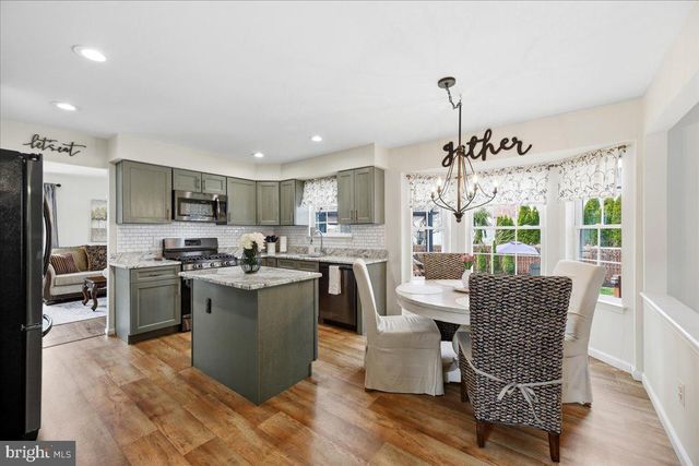 8 MARBLE CT, Sicklerville, NJ 08081