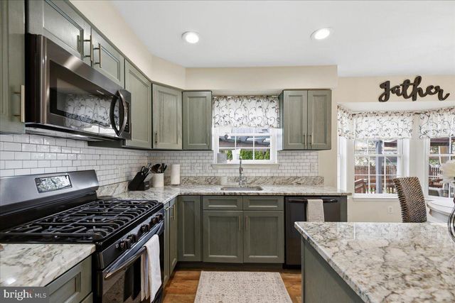 8 MARBLE CT, Sicklerville, NJ 08081