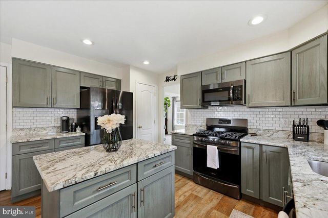 8 MARBLE CT, Sicklerville, NJ 08081