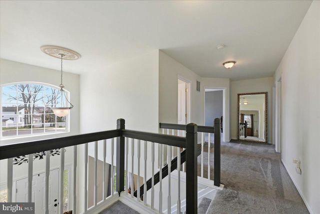 8 MARBLE CT, Sicklerville, NJ 08081