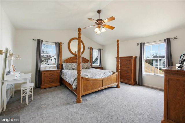 8 MARBLE CT, Sicklerville, NJ 08081