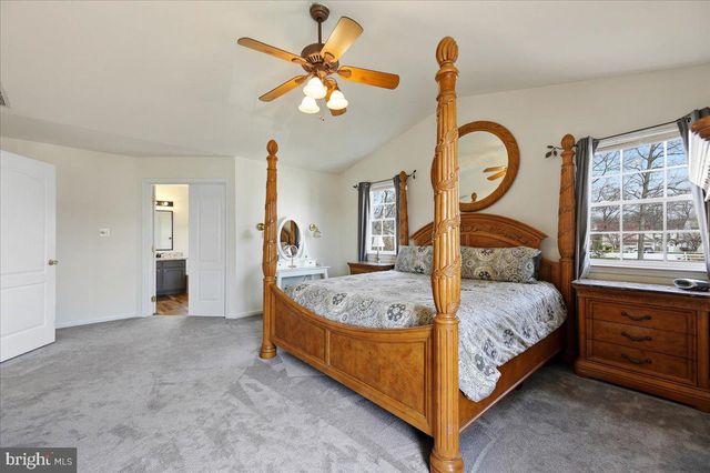 8 MARBLE CT, Sicklerville, NJ 08081