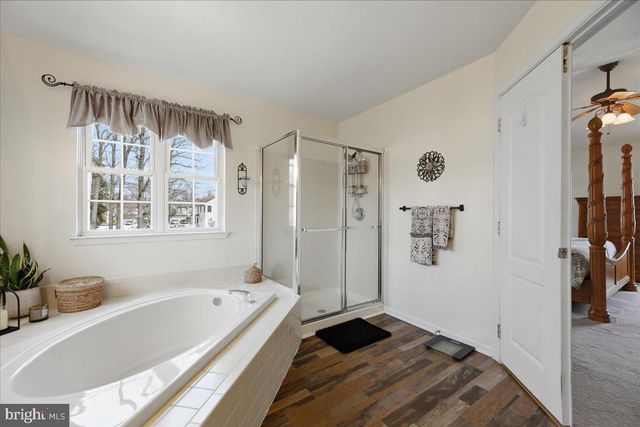 8 MARBLE CT, Sicklerville, NJ 08081