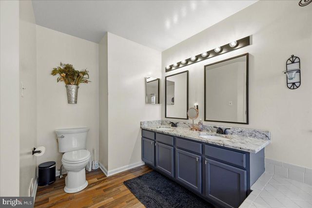 8 MARBLE CT, Sicklerville, NJ 08081