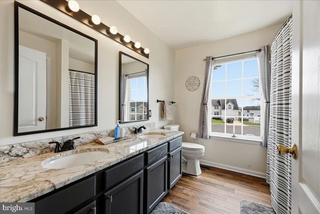 8 MARBLE CT, Sicklerville, NJ 08081