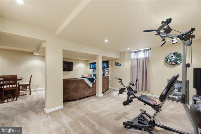 8 MARBLE CT, Sicklerville, NJ 08081