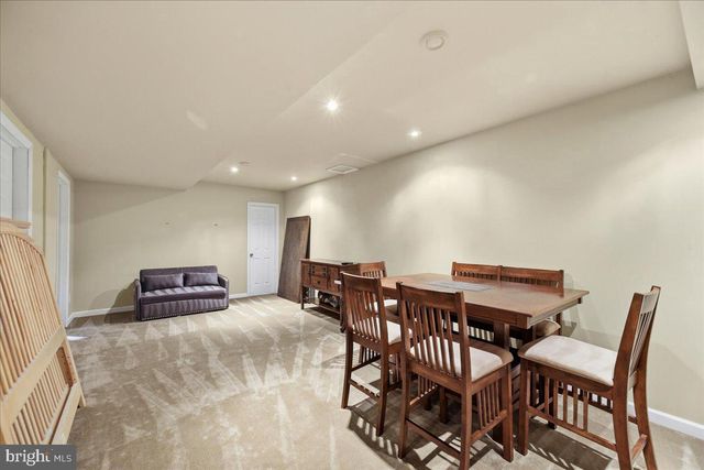 8 MARBLE CT, Sicklerville, NJ 08081