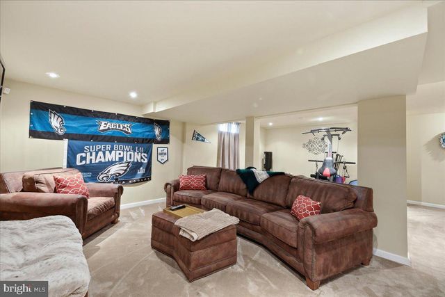 8 MARBLE CT, Sicklerville, NJ 08081