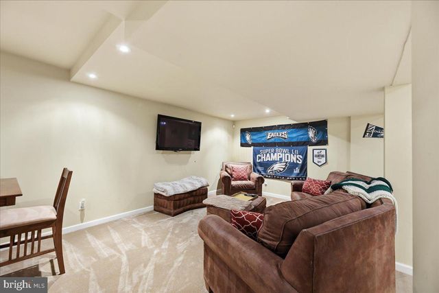 8 MARBLE CT, Sicklerville, NJ 08081