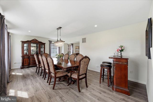 8 MARBLE CT, Sicklerville, NJ 08081