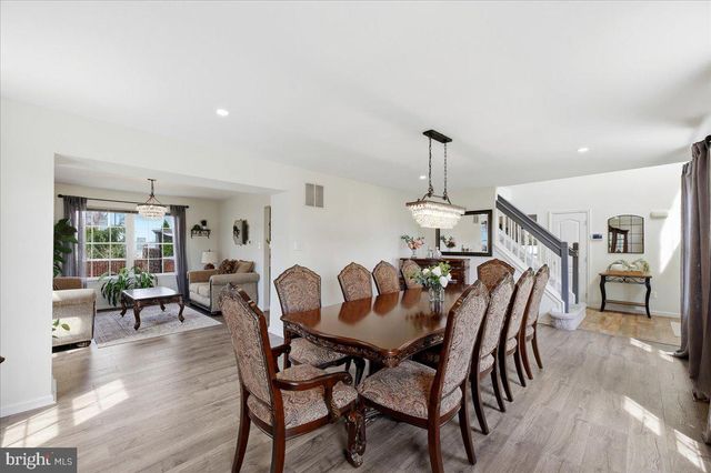 8 MARBLE CT, Sicklerville, NJ 08081