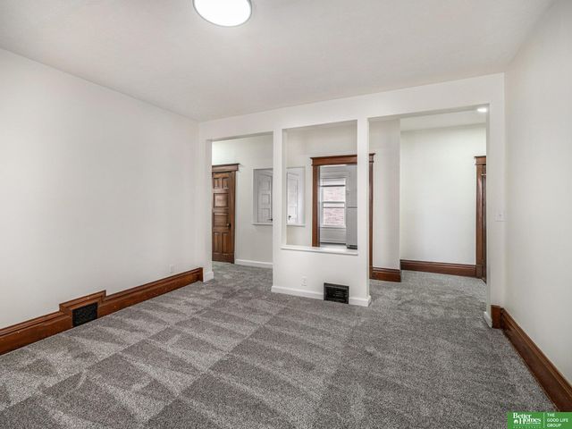 1618 S 32 Avenue, Omaha, NE 68105