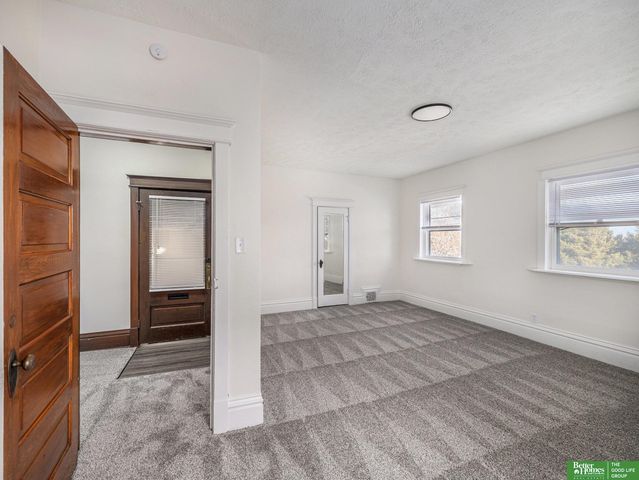 1618 S 32 Avenue, Omaha, NE 68105