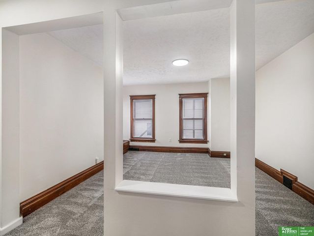 1618 S 32 Avenue, Omaha, NE 68105