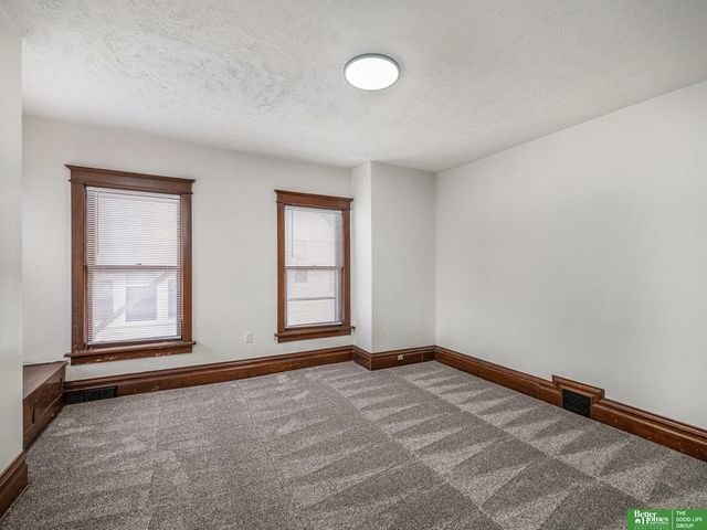 1618 S 32 Avenue, Omaha, NE 68105