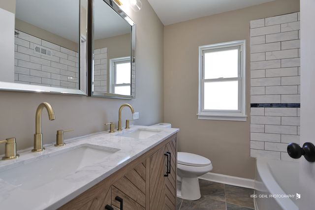 447 S Elmhurst Road, Mount Prospect, IL 60056