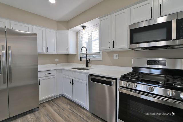 447 S Elmhurst Road, Mount Prospect, IL 60056