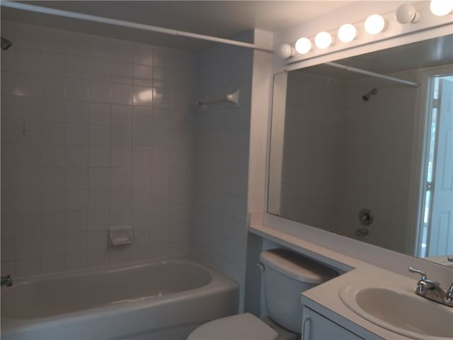 1640 N 42nd Circle 204, Vero Beach, FL 32967